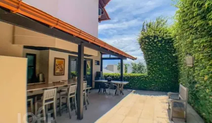 Casa à venda em Centro com 398 m², 4 quartos, 4 su