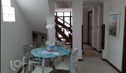 Casa à venda em Centro com 135 m², 3 quartos, 1 su
