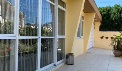 Casa à venda em Agronômica com 310 m², 4 quartos,