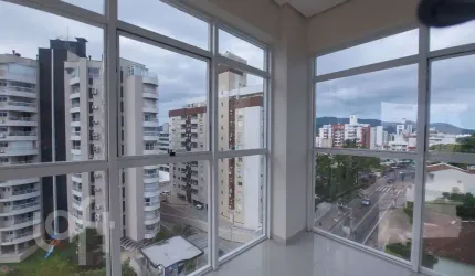 Apartamento à venda em Agronômica com 140 m², 3 qu