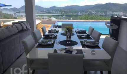 Casa à venda em Trindade com 287 m², 4 quartos, 1