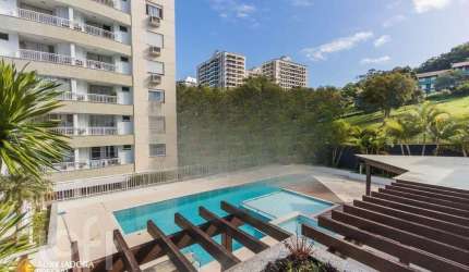 Apartamento à venda em Itacorubi com 104 m², 3 qua