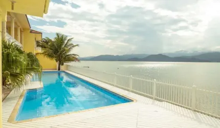 Casa de 6 dormitórios no Ribeirão da Ilha