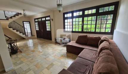Casa de 6 dormitórios à venda na Trindade