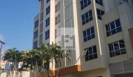 Salas comerciais com garagem na Trindade