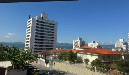 Apartamento de 2 dormitórios à venda em Barreiros