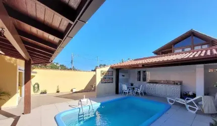 Casa de 3 dormitórios na Barra da Lagoa