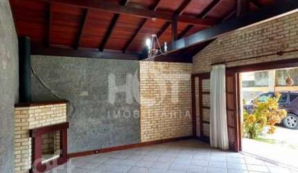 Casa à venda em Armação com 370 m², 3 quartos, 1 s