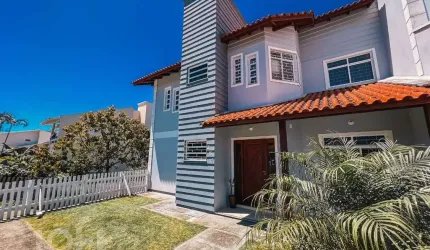 Casa à venda em Canto com 320 m², 3 quartos, 1 suí