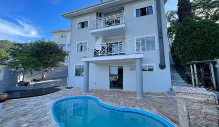 Casa mobiliada com 3 dormitórios na Trindade