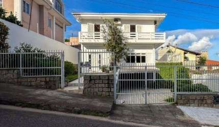 Casa de 4 dormitórios à venda em Coqueiros
