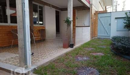 Casa à venda em Agronômica com 281 m², 4 quartos,