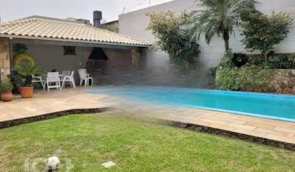 Casa à venda em Abraão com 265 m², 3 quartos, 1 su