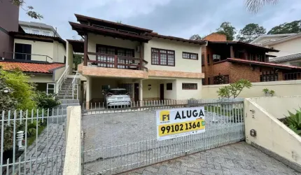 Casa com 5 dormitórios, com 2 suítes no João Paulo