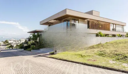 Casa à venda em Cacupé com 1018 m², 4 quartos, 3 s