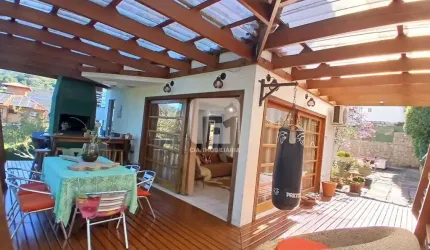 Casa de 4 dormitórios na Lagoa da Conceição