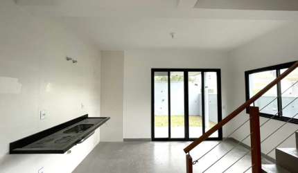 Casa de 3 dormitórios para locação no Campeche