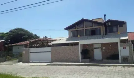 Casa de 5 dormitórios no Morro das Pedras