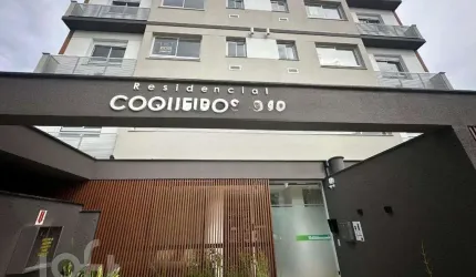 Apartamento à venda em Coqueiros com 67 m², 2 quar