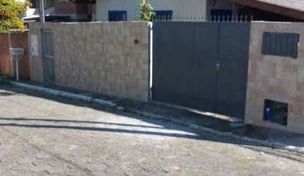 Casa à venda em Sambaqui com 60 m², 3 quartos, 2 v