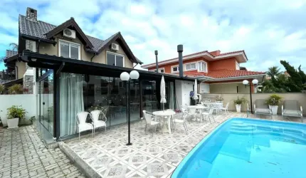 Casa mobiliada em Jurerê Internacional.