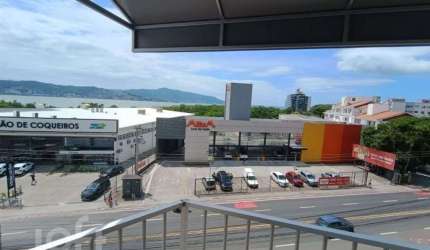 Apartamento à venda em Coqueiros com 109 m², 2 qua