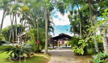 Casa à venda em Jurere Oeste com 450 m², 7 quartos