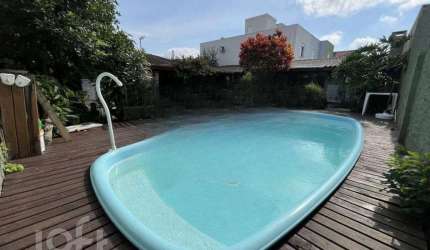 Casa à venda em Centro com 120 m², 4 quartos, 4 va