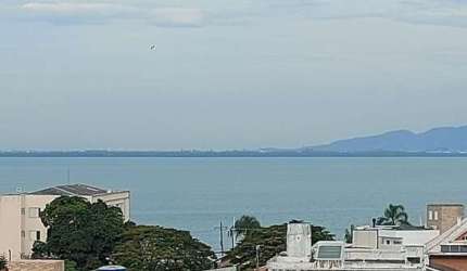 Casa à venda em Coqueiros com 320 m², 4 quartos, 4