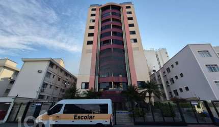 Apartamento à venda em Balneário com 110 m², 3 qua