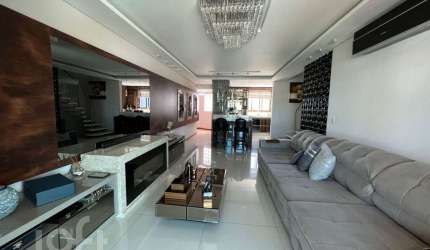 Apartamento à venda em Balneário com 294 m², 4 qua