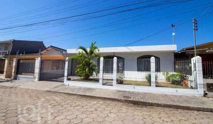 Casa à venda em Trindade com 118 m², 3 quartos, 1