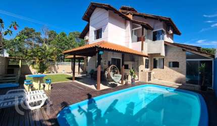 Casa à venda em São João do Rio Vermelho com 330 m