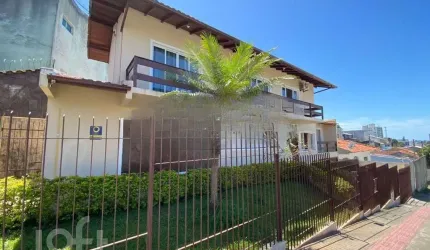 Casa à venda em Barreiros com 247 m², 4 quartos, 1