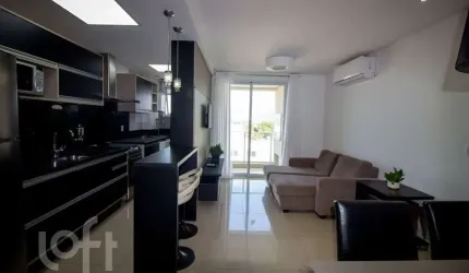 Apartamento à venda em Canasvieiras com 71 m², 2 q
