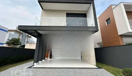 Casa à venda em Ingleses com 210 m², 4 quartos, 3