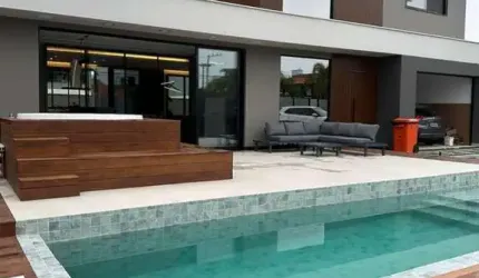 Casa à venda em Ingleses com 498 m², 4 quartos, 4