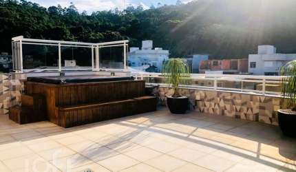 Apartamento à venda em Canasvieiras com 207 m², 4