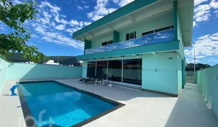Casa à venda em São João do Rio Vermelho com 300 m