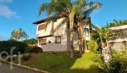 Casa à venda em Ponta das Canas com 220 m², 5 quar