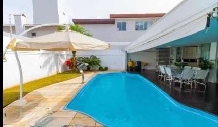 Casa com 4 suítes para locação na Santa Monica