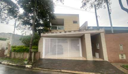 Sobrado para venda possui 333 metros quadrados com 3 suítes