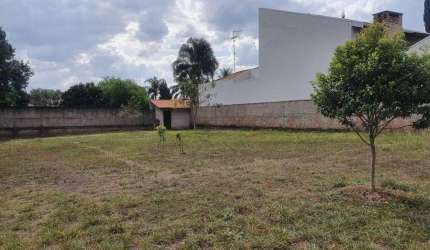 Terreno com 860 m² no Resek