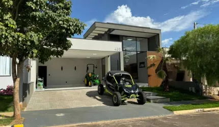 Casa belíssima no Condomínio São Luiz