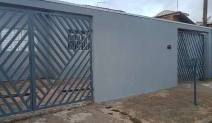 Imóvel com 2 casas no Jardim Leonor