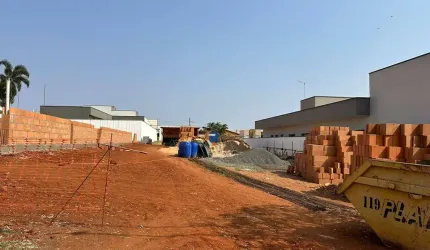 Terreno de 518 m²  no Condomínio Portal dos Manacás