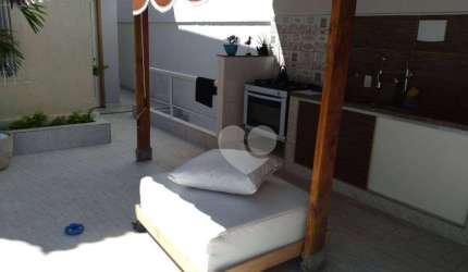 Casa 3 quartos, piscina, garagem.