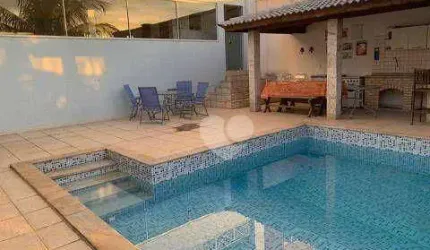 Casa com 4 quartos à venda com 272m²