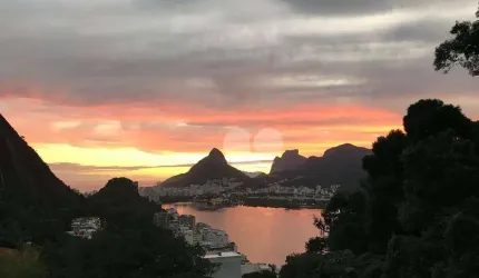 Maravilhosa casa na Lagoa com 4 suítes