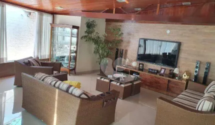 Casa com 3 quartos localizada na Estrada do Bananal